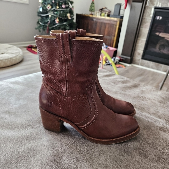 Frye Jane Trapunto Bootie - Picture 6 of 9
